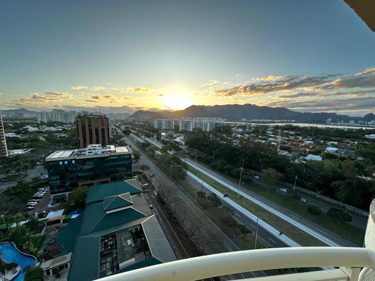 Flat Com Vista Panoramica -15- Na Barra Da Tijuca - Estacionamento Gratuito - Frigobar - Ar Condicionado - Piscina - Academia - Balsa Para Praia Gratis - Varanda - Vista Parcial Mar E Lagoa Рио-де-Жанейро Экстерьер фото