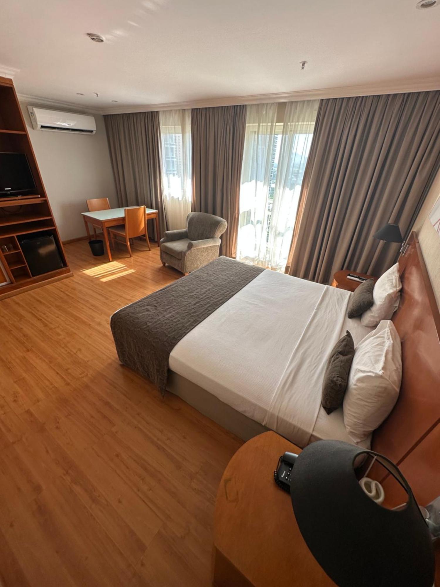 Flat Com Vista Panoramica -15- Na Barra Da Tijuca - Estacionamento Gratuito - Frigobar - Ar Condicionado - Piscina - Academia - Balsa Para Praia Gratis - Varanda - Vista Parcial Mar E Lagoa Рио-де-Жанейро Экстерьер фото