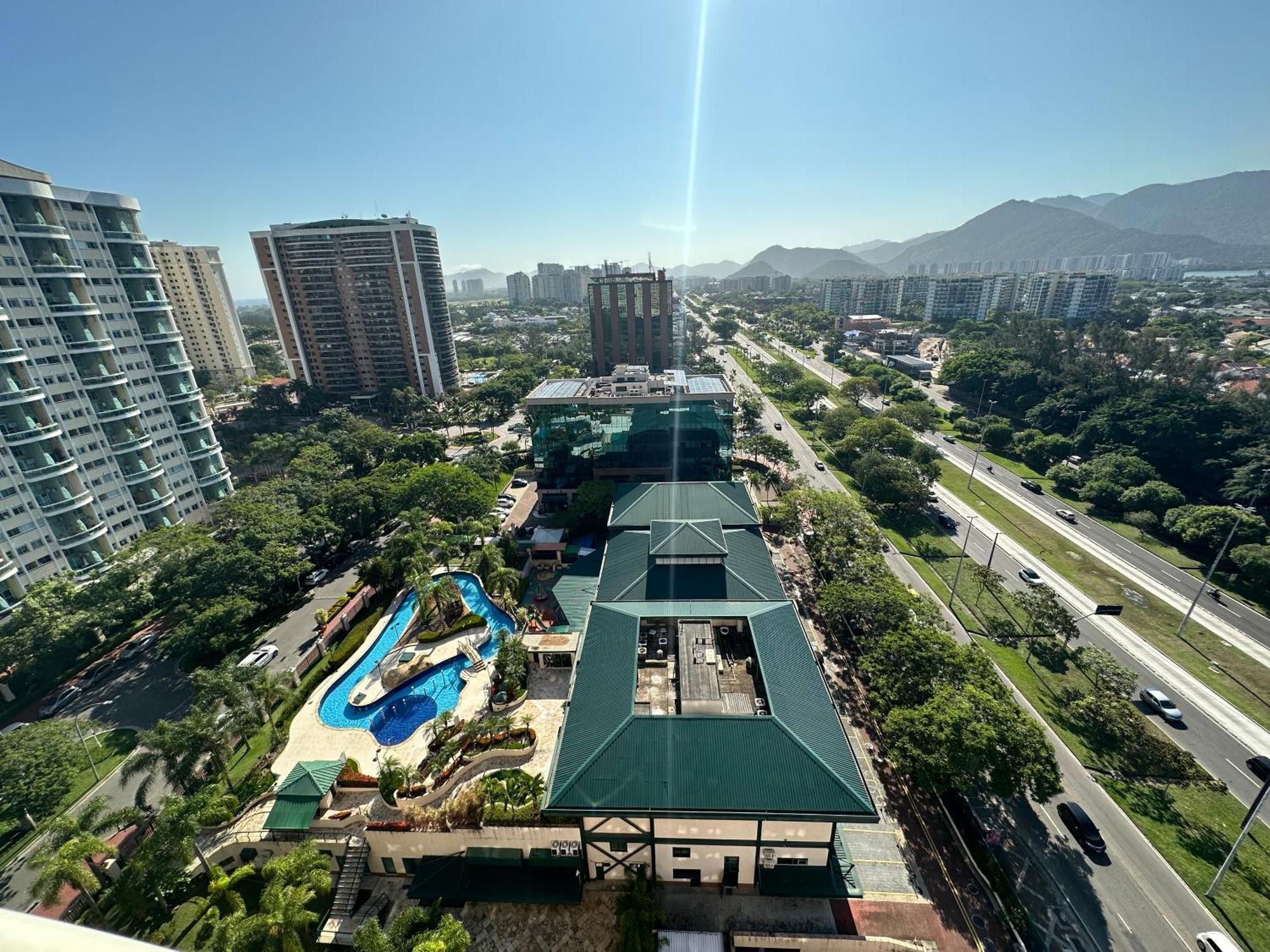 Flat Com Vista Panoramica -15- Na Barra Da Tijuca - Estacionamento Gratuito - Frigobar - Ar Condicionado - Piscina - Academia - Balsa Para Praia Gratis - Varanda - Vista Parcial Mar E Lagoa Рио-де-Жанейро Экстерьер фото